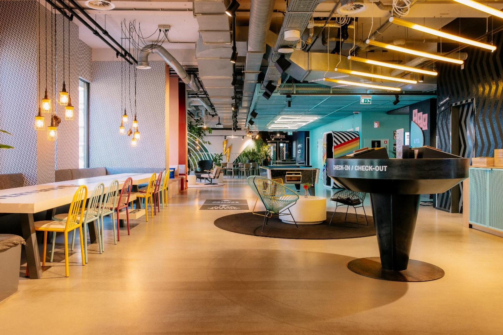 The Social Hub Amsterdam West 4 Star Hotel Exterior photo